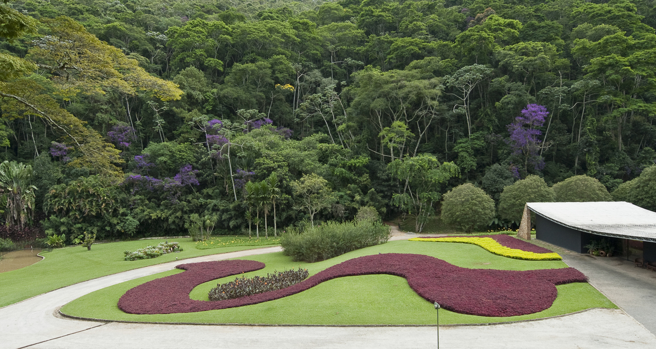 The Role of Oscar Niemeyer and Burle Marx in Brazilian Architecture